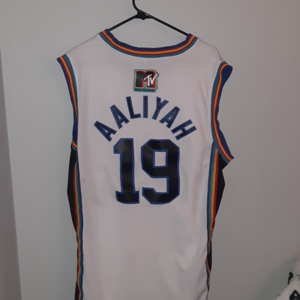 Aaliyah mtv 19 Jersey brick layers